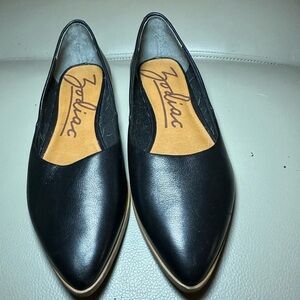 Zodiac Hill Pointy Toe Flat Womens Size 6 - EUC Like NWOB